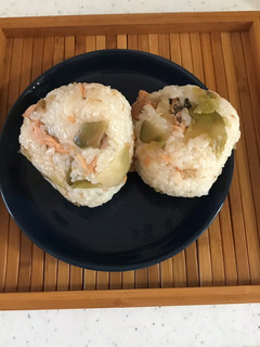 ザーサイと鮭の大人おにぎり-レシピのメイン写真
