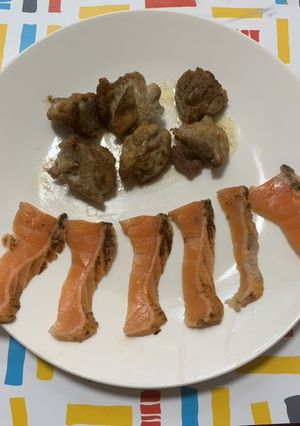 スパイシーチキンと炙りサーモン-レシピのメイン写真