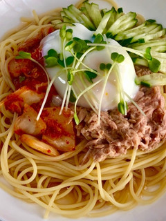 温玉乗せキムチとツナの麺つゆ冷製パスタ-レシピのメイン写真