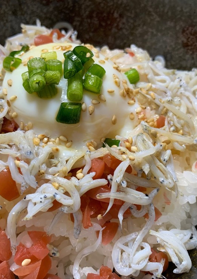 さっぱり簡単美味しい梅しらす丼　温玉のせ-レシピのメイン写真