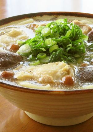 鶏もも肉と椎茸となめこのうどん-レシピのメイン写真