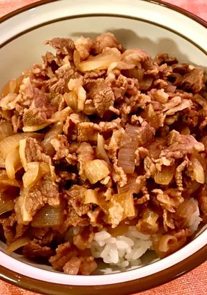 新玉ねぎで時短！家族が喜ぶ牛丼-レシピのメイン写真