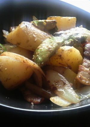 アボカドとじゃがいも炒めのマヨカレー和え-レシピのメイン写真