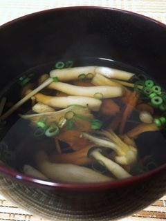 かつおだしが美味しい!きのこのお吸い物-レシピのメイン写真