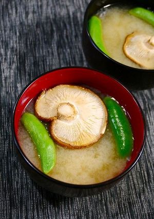 即席！やせるお味噌汁☆椎茸えんどう-レシピのメイン写真