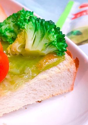 朝食に！彩り野菜バジルマヨシートトースト-レシピのメイン写真