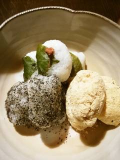 桜あんと粒あんのぼたもち - クイコ飯