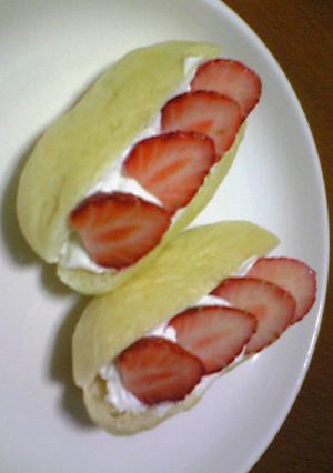 生クリームいちごサンド（パンはＨＢ使用）-レシピのメイン写真