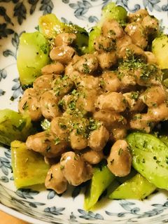 毎日の納豆●納豆とブロッコリーの茎炒め-レシピのメイン写真
