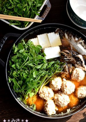 鶏だんごとセリの鍋☆-レシピのメイン写真