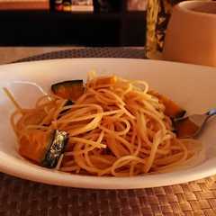 รูปของ かぼちゃとえのきの和風クリームパスタ