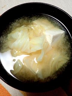 春キャベツと豆腐の味噌汁-レシピのメイン写真