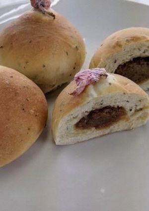 桜の塩漬けと赤鳥居みその大豆餡ぱん-レシピのメイン写真