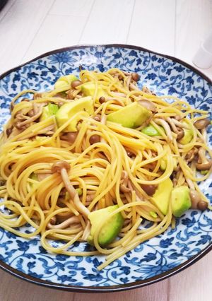 簡単！しめじとアボカドの和風パスタ-レシピのメイン写真