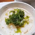 鮭フレークとワカメのお茶漬け