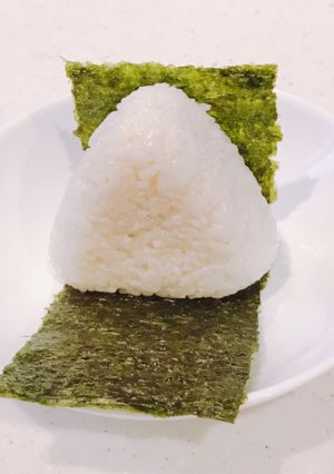 シャキシャキ玉ねぎ入和風ツナマヨおにぎり-レシピのメイン写真