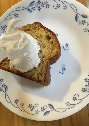 バナナケーキホイップマリーム添え-レシピのメイン写真