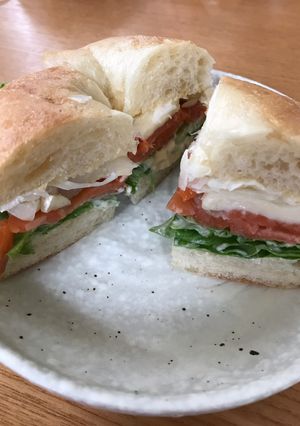 スモークサーモンとクリームチーズベーグル-レシピのメイン写真