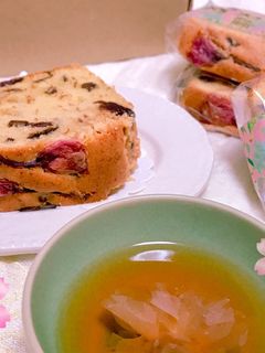 桜が可愛いフルーツケーキ-レシピのメイン写真