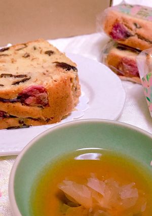 桜が可愛いフルーツケーキ-レシピのメイン写真