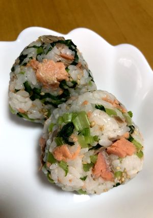 焼鮭と大根の葉っぱおにぎり٩(^‿^)۶-レシピのメイン写真