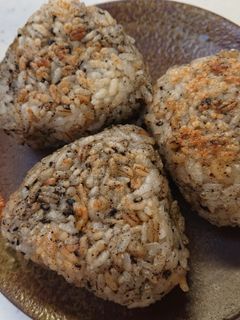 簡単焼おにぎり(黒ごまバージョン)-レシピのメイン写真
