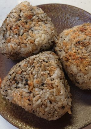 簡単焼おにぎり(黒ごまバージョン)-レシピのメイン写真
