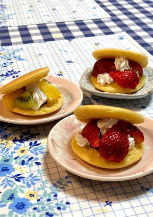 ホイップマリームとHMでフルーツどら焼き-レシピのメイン写真