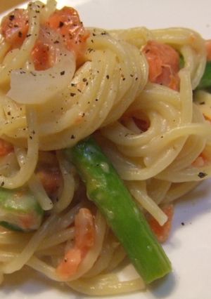 ｱｽﾊﾟﾗとｻｰﾓﾝのｸﾘｰﾑﾊﾟｽﾀ-レシピのメイン写真