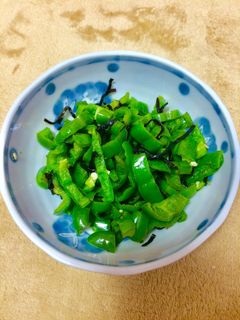 簡単レンジでピーマンの塩昆布和え-レシピのメイン写真