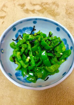 簡単レンジでピーマンの塩昆布和え-レシピのメイン写真