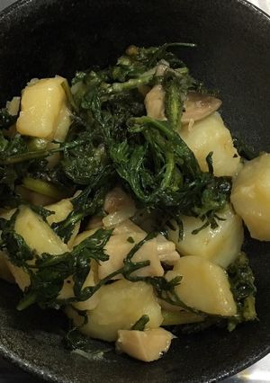 鶏肉と春菊と馬鈴薯のオイスターソース炒め-レシピのメイン写真