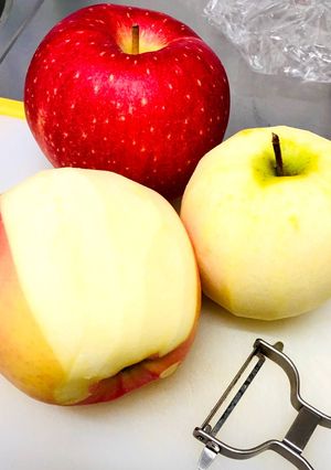 丸ごとリンゴの皮むき-レシピのメイン写真