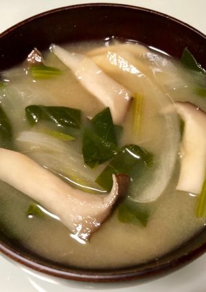 ほうれん草とエリンギと玉ねぎの味噌汁-レシピのメイン写真