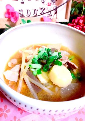 隠し味2つ♪おかずになる豚汁♬-レシピのメイン写真