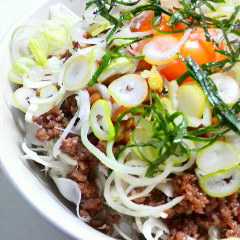 รูปของ 意外に合う!?豚挽きそぼろ&納豆丼☆