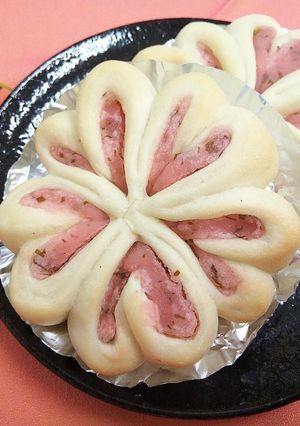 可愛い～桜餡の花びらあんパン☆-レシピのメイン写真