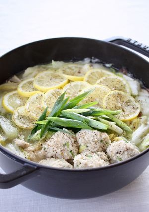 鶏がらだしで【鶏塩レモン鍋】-レシピのメイン写真