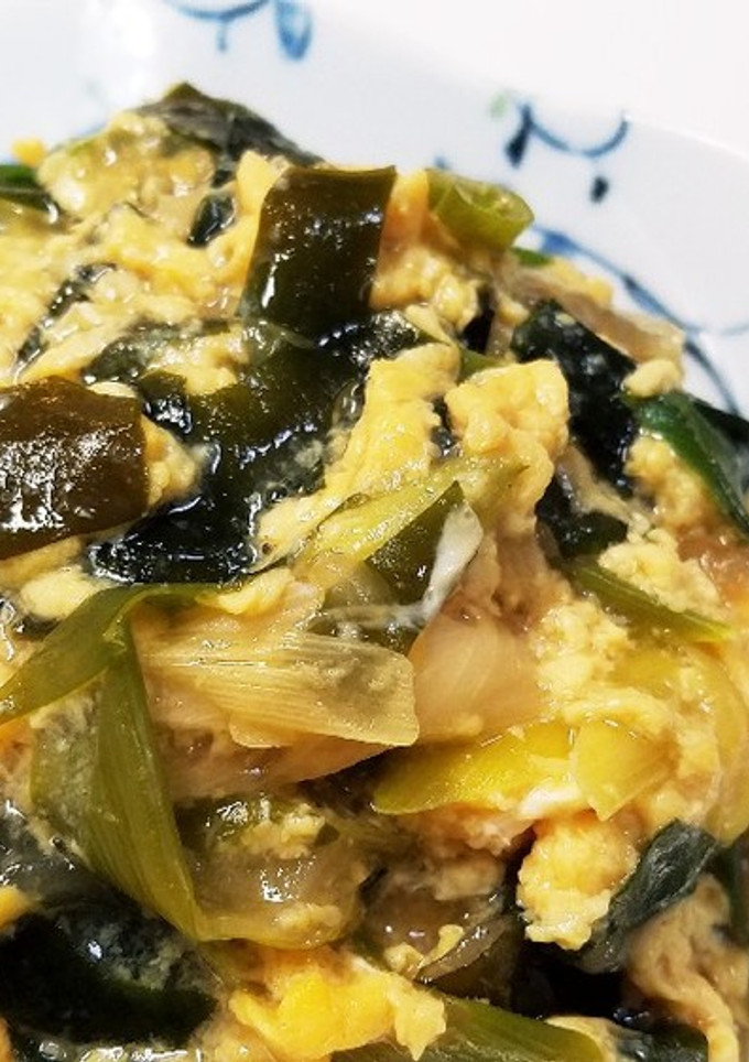 トロトロ～ネギとわかめの卵とじ丼-レシピのメイン写真