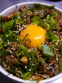 月見ミンチ丼-レシピのメイン写真