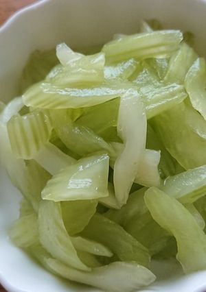 簡単！セロリの浅漬け-レシピのメイン写真