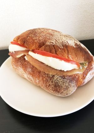 【簡単】生ハムとモッツァレラチーズサンド-レシピのメイン写真