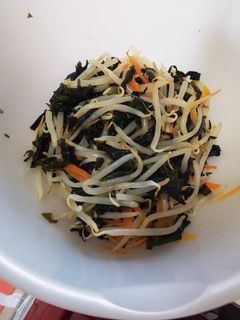 モヤシとワカメと人参の簡単副菜-レシピのメイン写真