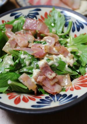 セロリの葉とベーコンのマヨポンサラダ-レシピのメイン写真