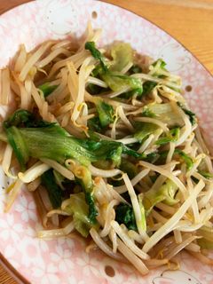 簡単副菜☆レタスともやしのオイスター炒め-レシピのメイン写真