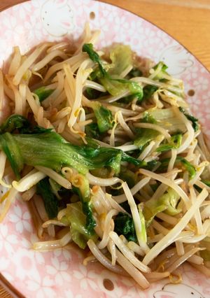 簡単副菜☆レタスともやしのオイスター炒め-レシピのメイン写真