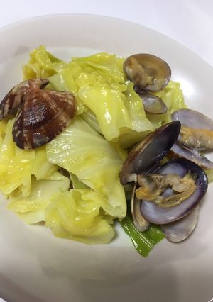 春キャベツとあさりのバター蒸し-レシピのメイン写真