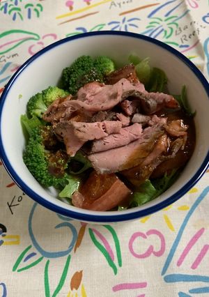 安いローストビーフサラダに焼き肉たれ！-レシピのメイン写真