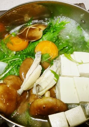 コスパ最強シャキシャキっ水菜と手羽中で鍋-レシピのメイン写真