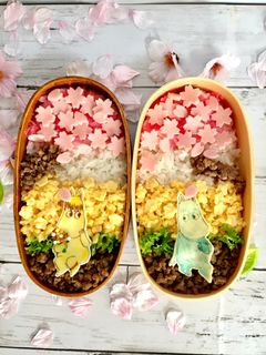 そぼろ弁当でムーミンの簡単お花見弁当-レシピのメイン写真